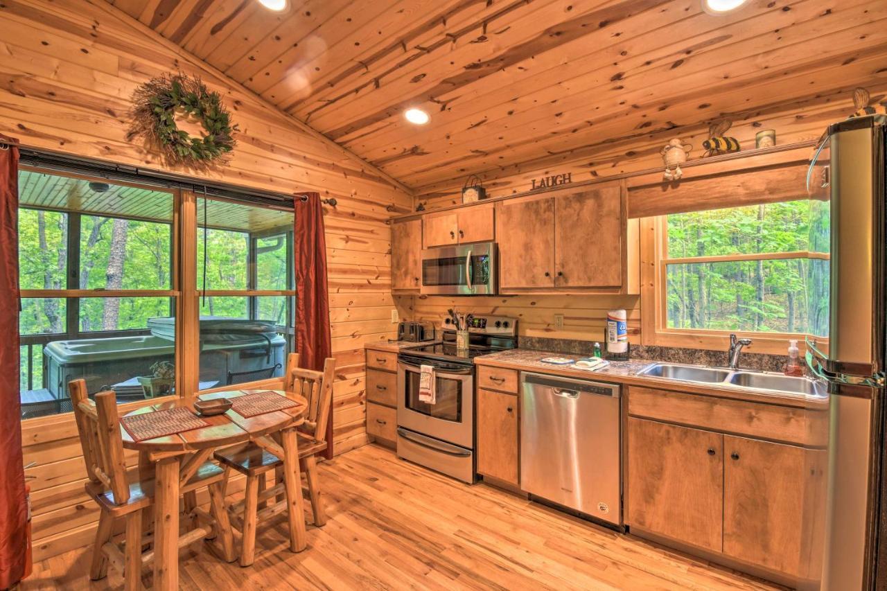 The Honeybee Cabin With Private Porch And Hot Tub Clarkesville Eksteriør bilde