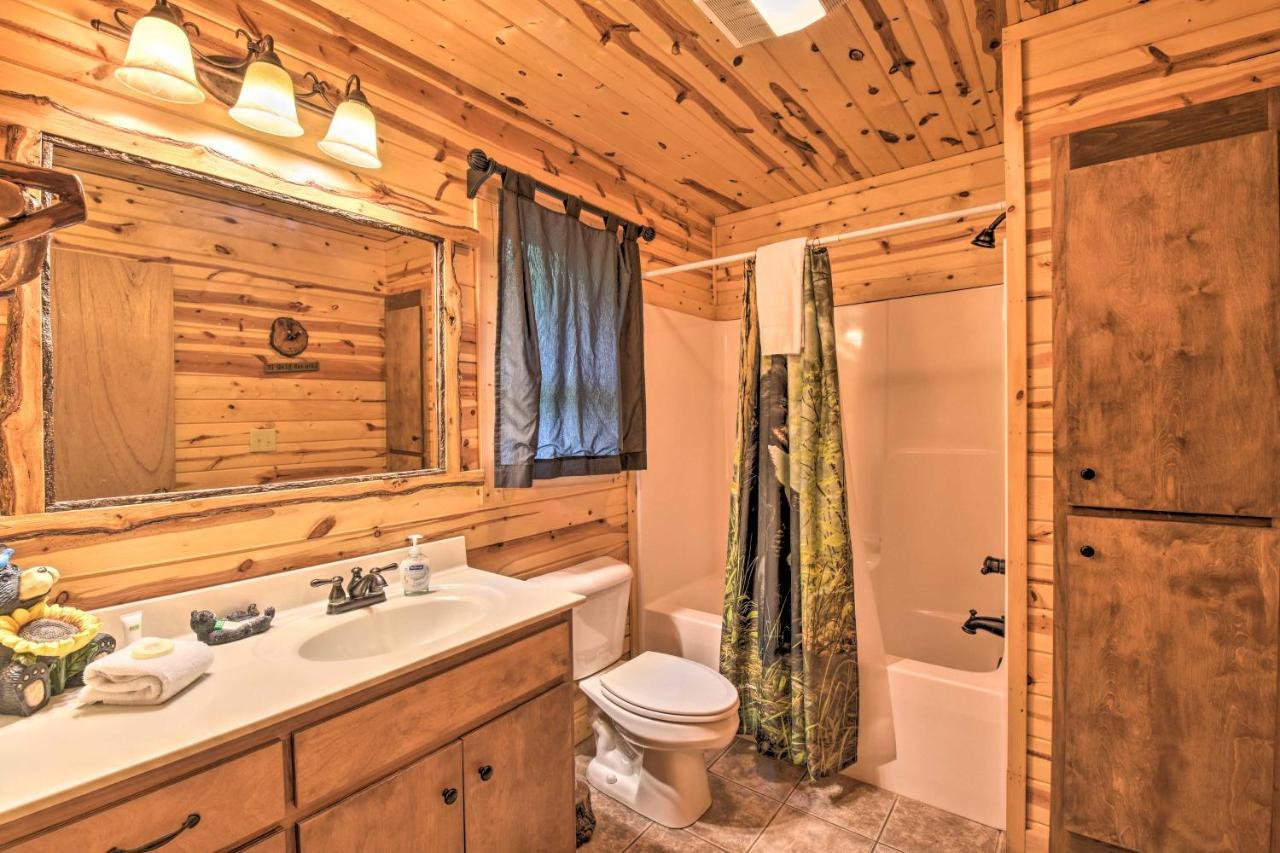 The Honeybee Cabin With Private Porch And Hot Tub Clarkesville Eksteriør bilde